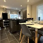 Cosy 4 Bed House In Botley, Oxford